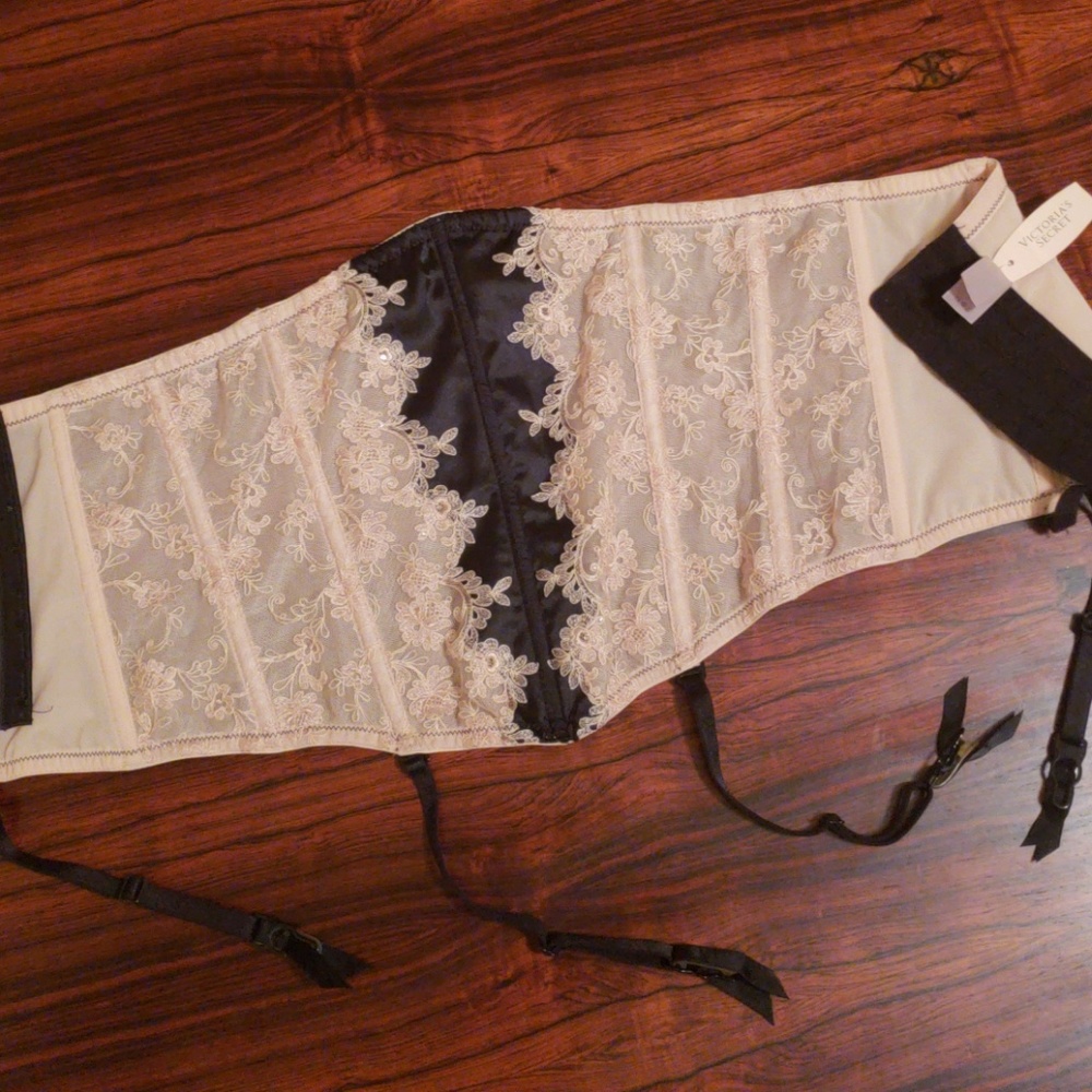 NWT Victoria Secret Corset / Bustier M